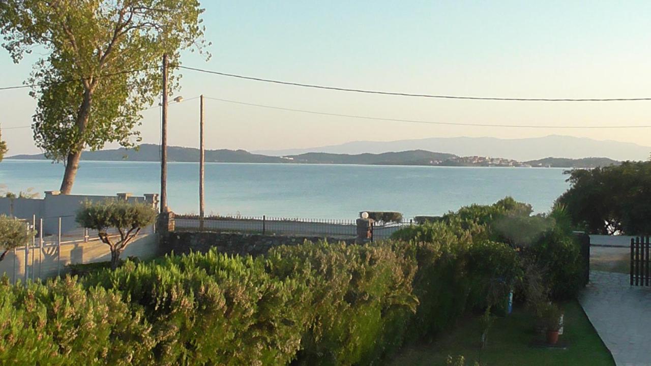 Studios Tripiti Nea Roda Exterior photo